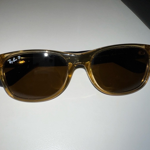 Ray Ban Wayfarer Polarized Sunglasses with case - Picture 7 of 8